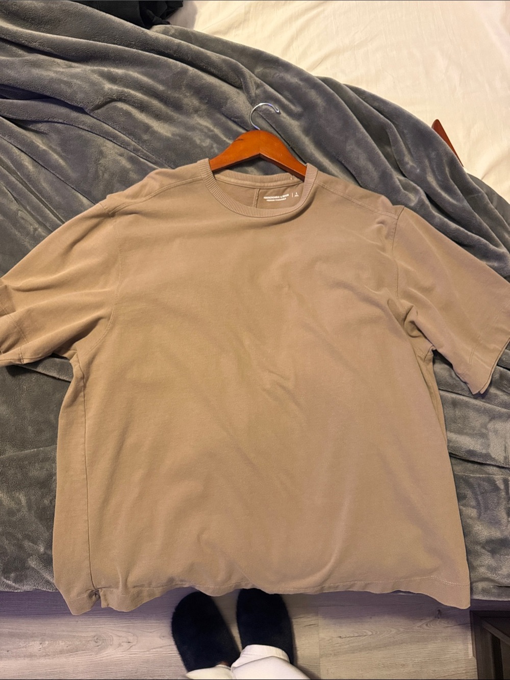 Abercrombie Men's Crewneck T-Shirt in Taupe